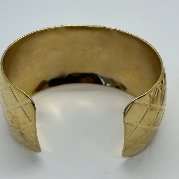 Quilted Gold-Tone Cuff Bracelet & Earrings Set Vintage Style Jewelry - Picture 6 of 12